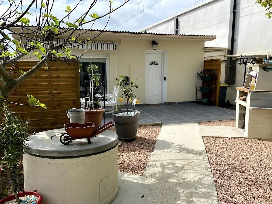 Maison Jardin Et Parking Gratuit - 10 Min De L'Aeroport - Metro 14 - Arrivee Autonome Orly 0*,  France
