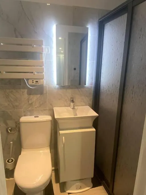 Maison Jardin Et Parking Gratuit - 10 Min De L'Aeroport - Metro 14 - Arrivee Autonome Orly 0*,